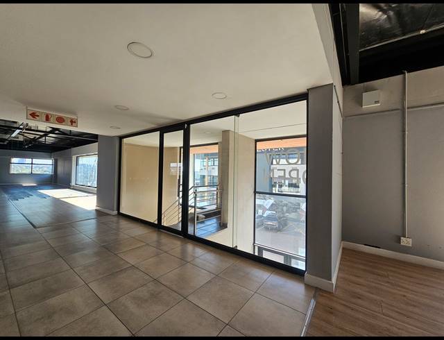 768M² SHOWROOM TO LET IN KRAMERVILLE